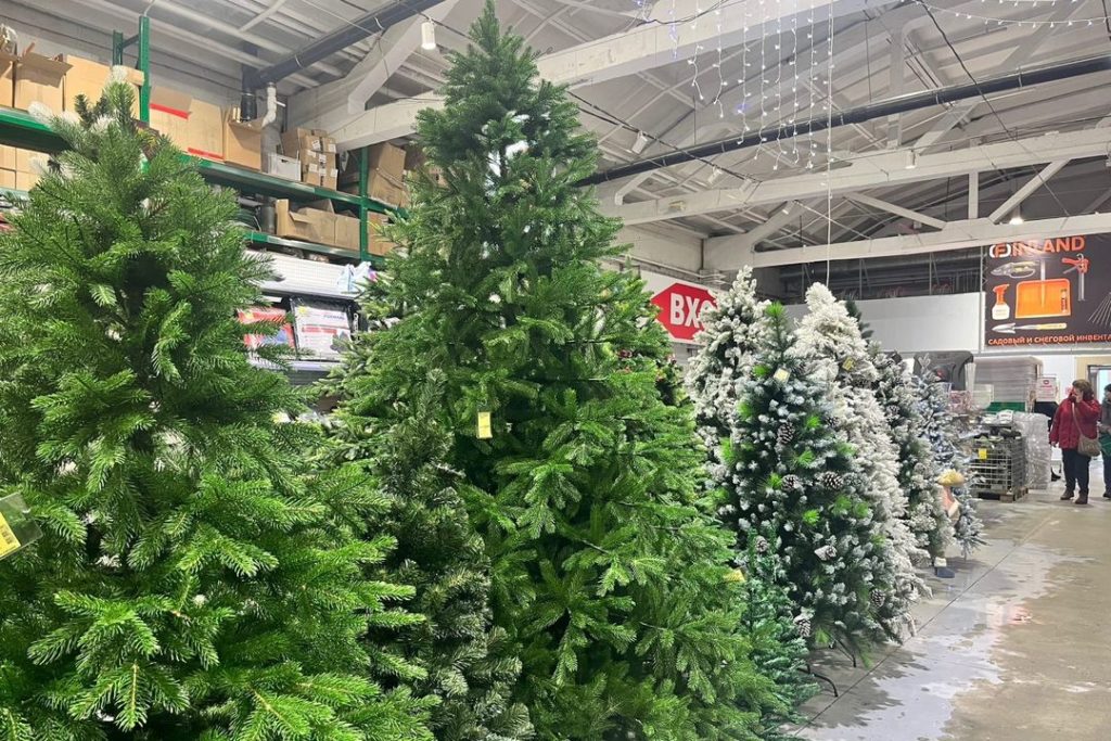 Цены на искусственные ели поднялись в Новосибирске