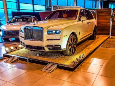 Флагманский внедорожник Rolls-Royce продали за 100 млн рублей в Новосибирске
