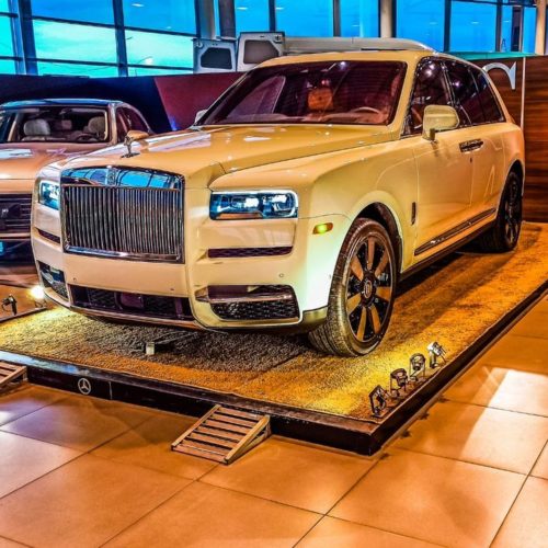 Флагманский внедорожник Rolls-Royce продали за 100 млн рублей в Новосибирске