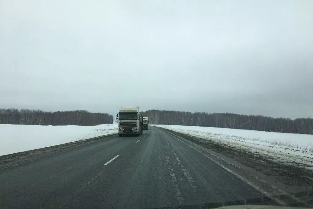 На трассах Новосибирской области 30 декабря ограничили движение