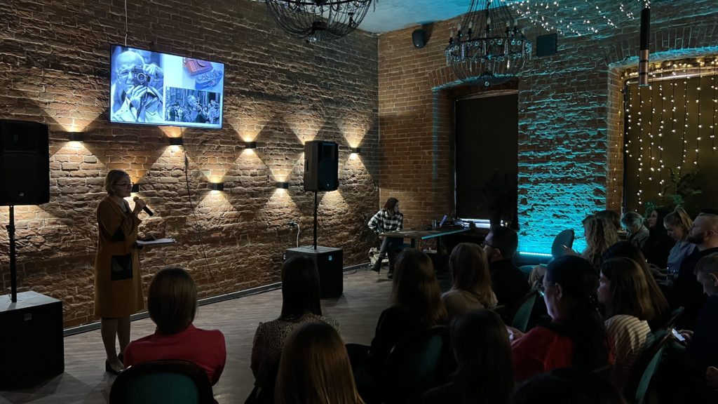 В Новосибирске прошла арт-выставка о творчестве мастеров живописи, скульптуры и фотографии