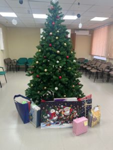 Вера в чудо: «Ростелеком» вручил подарки воспитанникам из детского дома в Новосибирской области