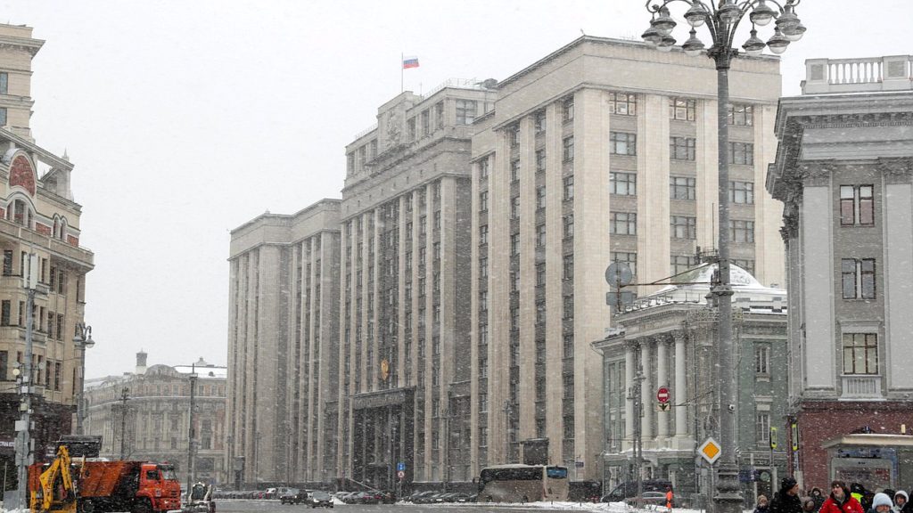 Госдума перестанет оплачивать бензин депутатам на иномарках