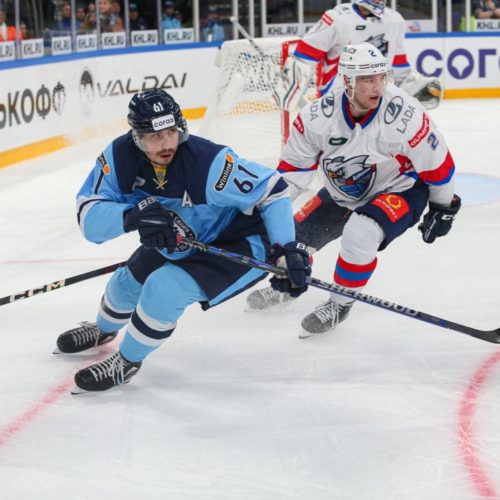 Хоккейная «Сибирь» одержала победу в гостевом матче с «Ладой»
