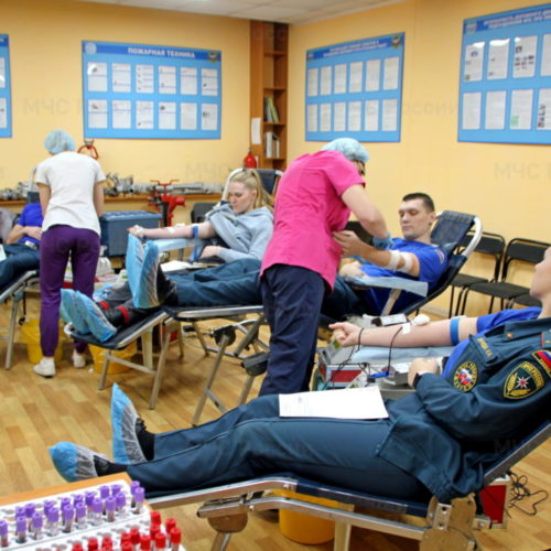 Более 25 литров крови сдали сотрудники МЧС России в Новосибирске