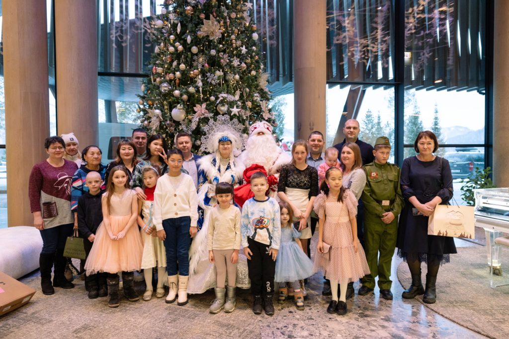 Мечты 50 детей исполнил курорт Сбера «Манжерок» в рамках акции «Елка желаний»