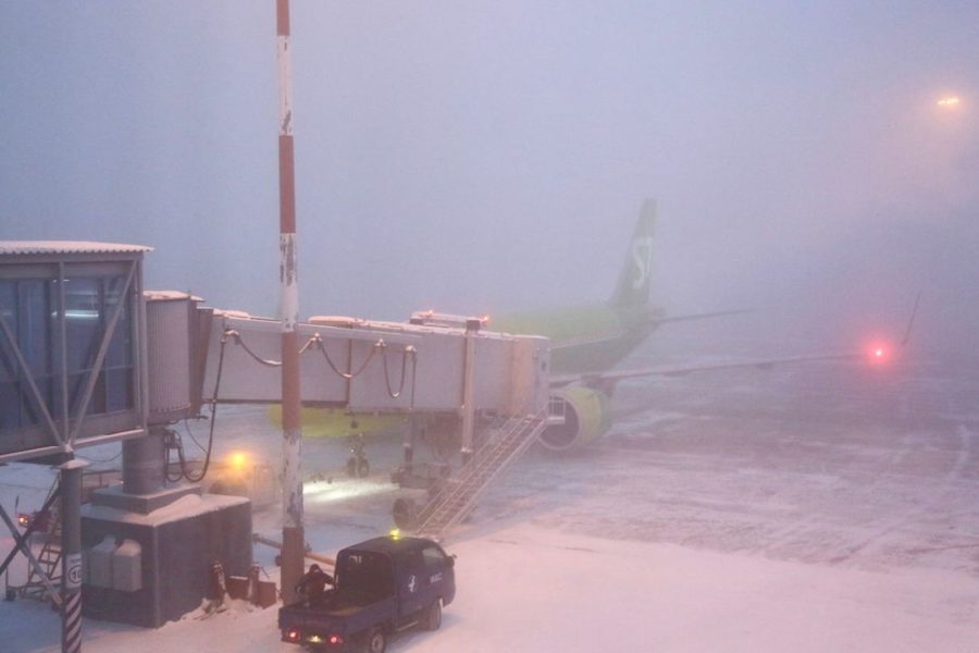 Самолет из Новосибирска не смог сесть в аэропорту Якутска из-за непогоды