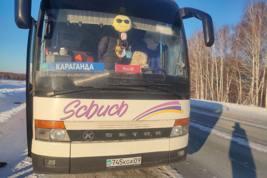Пассажирский автобус с 18 пассажирами сломался на трассе под Новосибирском