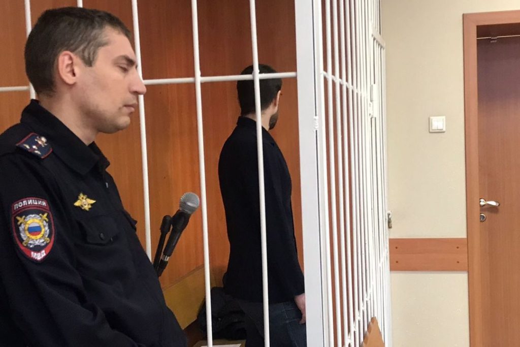 Экс-директора новосибирского НЗИВа освободили в зале суда