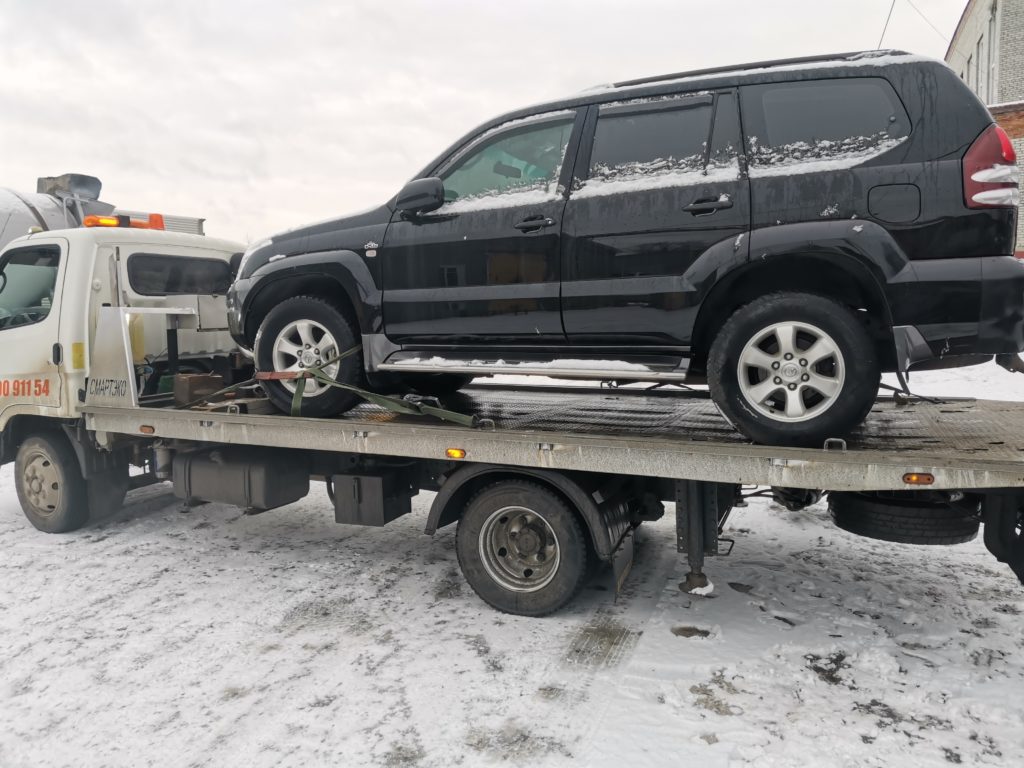 Приставы помогли вернуть матери автомобиль сына в Новосибирске