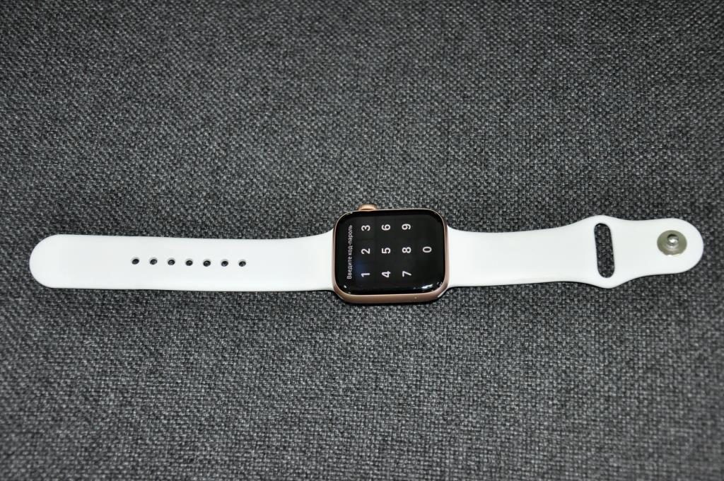 Пассажирка хотела незаконно провезти из Китая 30 смарт-часов