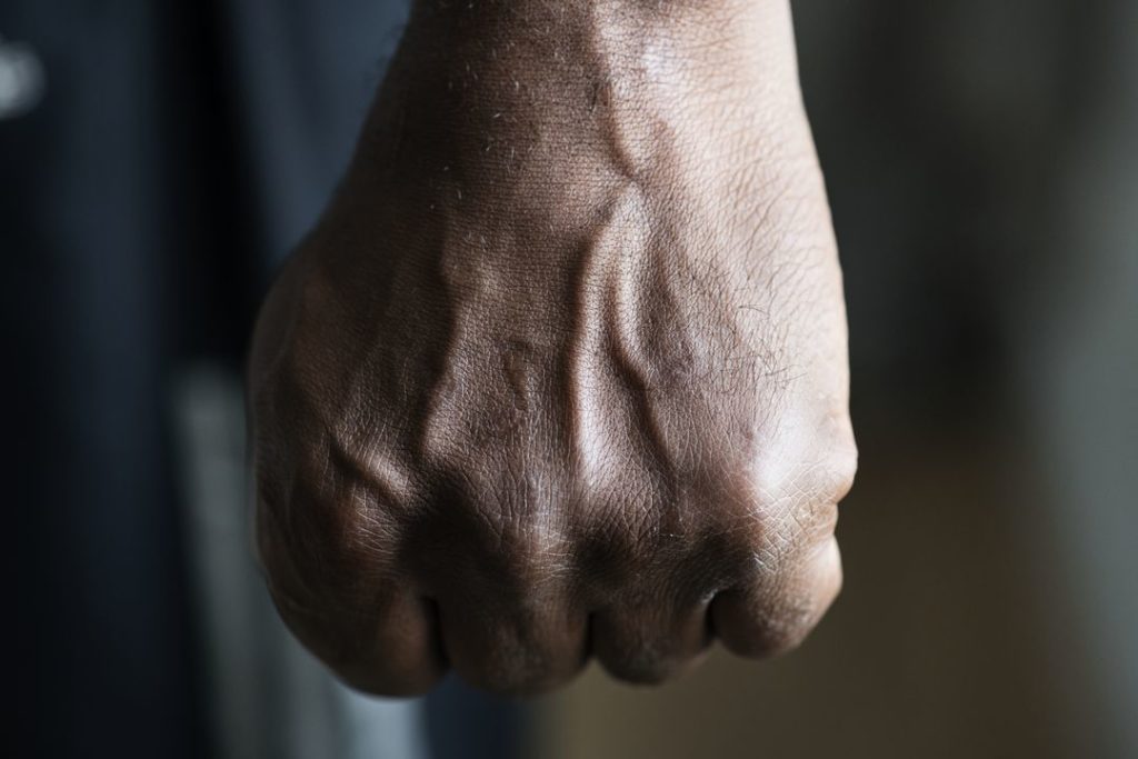 Водитель троллейбуса обвинил в побоях начальника охраны депо в Новосибирске