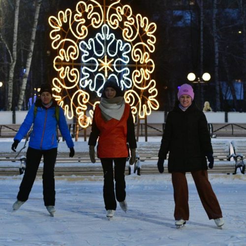 Каток открылся в Центральном парке Новосибирска