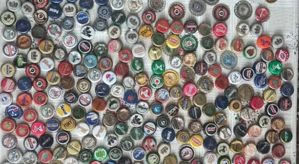 Коллекцию пивных крышек выставили на продажу в Новосибирске