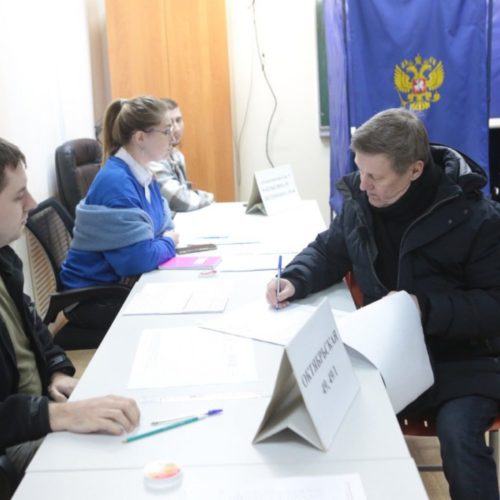 Мэр Новосибирска проголосовал на довыборах в Совет депутатов