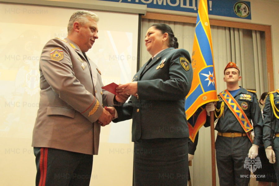 Спасателей наградили в честь профессионального праздника в Новосибирске