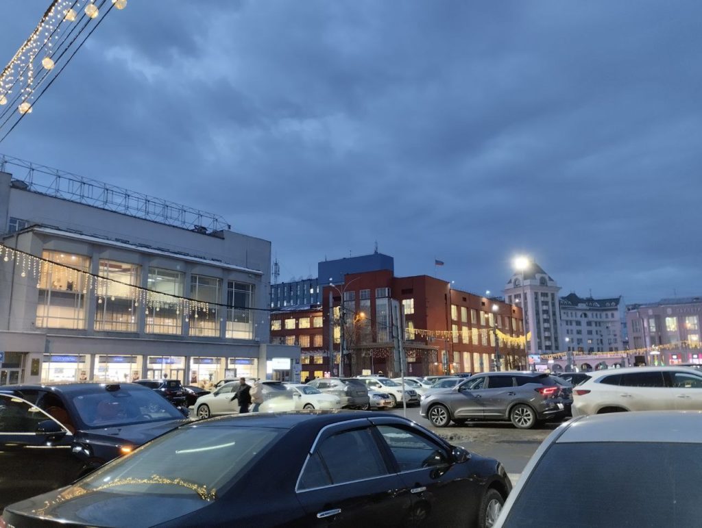 В центре Новосибирска временно ограничат парковку 27 декабря