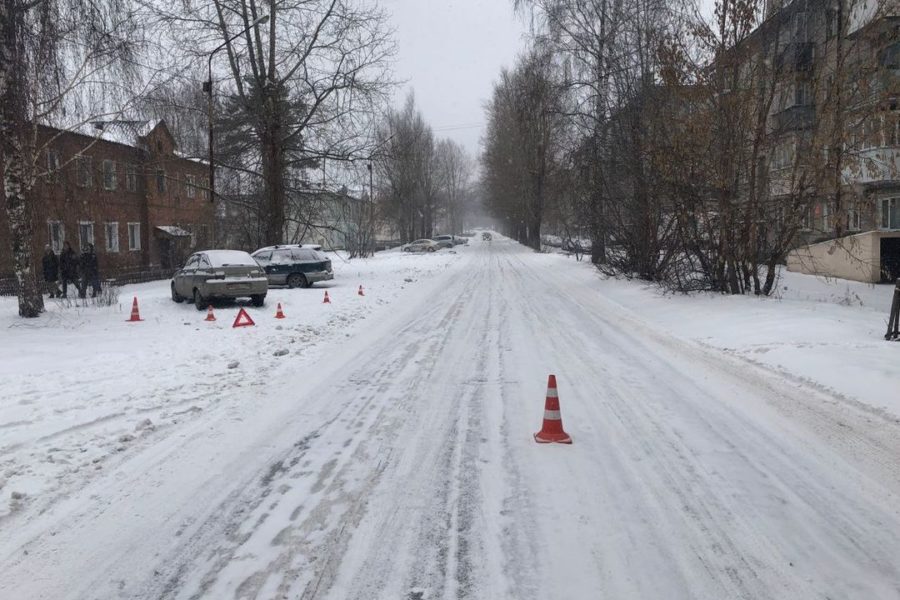 Автомобиль сбил годовалого ребенка на дороге в Новосибирске