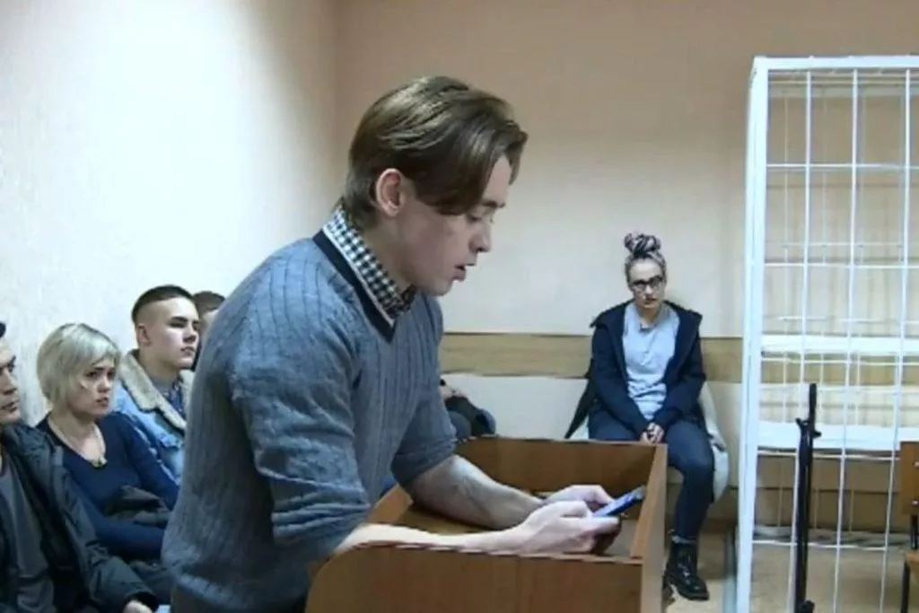 «Злобный парикмахер»: что известно о задержанном, который пытался взорвать военкомат в Новосибирске