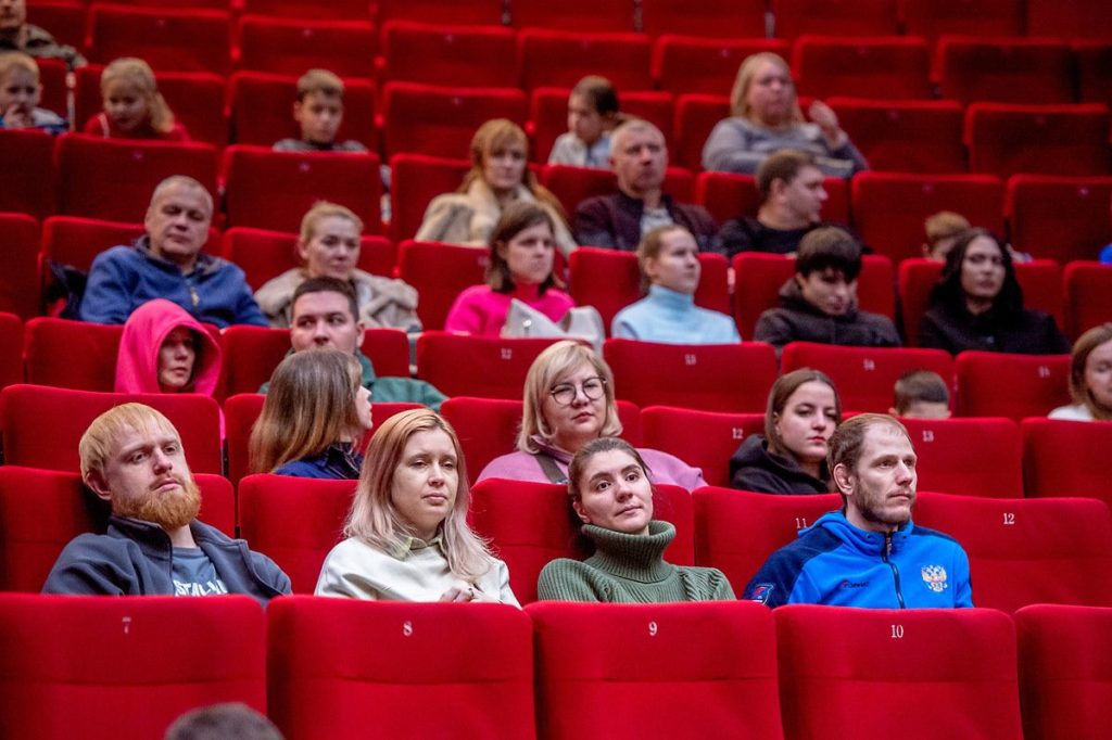 История преодоления: новосибирцы в числе первых увидели фильм об известном паралимпийце Олеге Крецуле