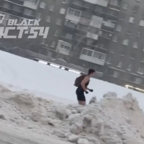 Остановится ―замерзнет: мужчина в шортах в минус 37 градусов удивил прохожих в Новосибирске