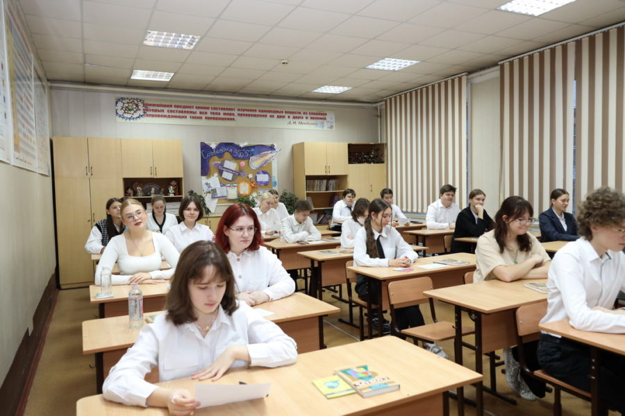 Итоговое сочинение написали более 13 тысяч выпускников в Новосибирской области
