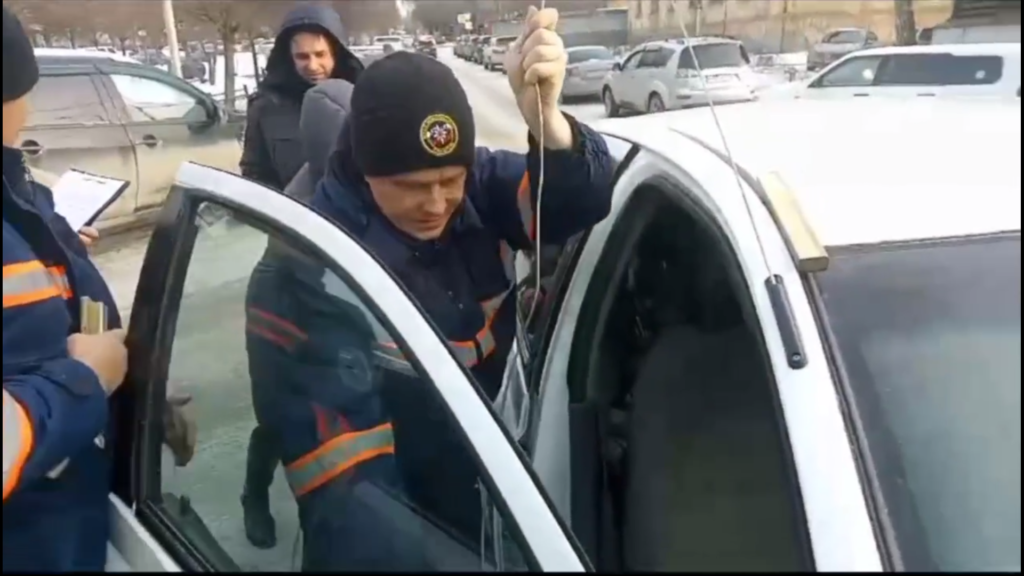 Младенец оказался заперт в машине из-за севшего аккумулятора