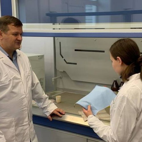 Самоочищающиеся от бактерий ткани разработали в Новосибирске