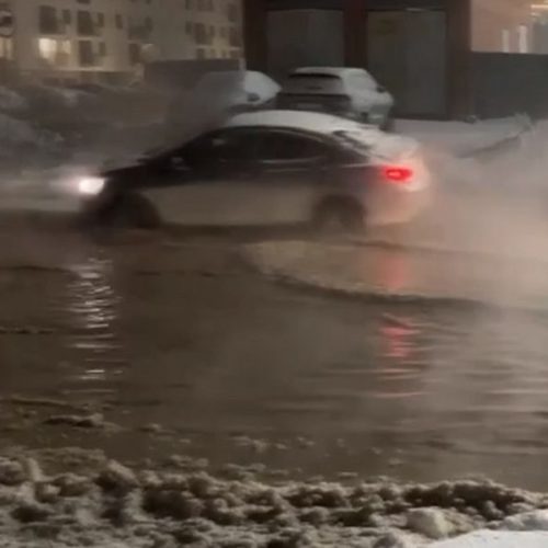 Улицу Большевистскую затопило кипятком в Новосибирске