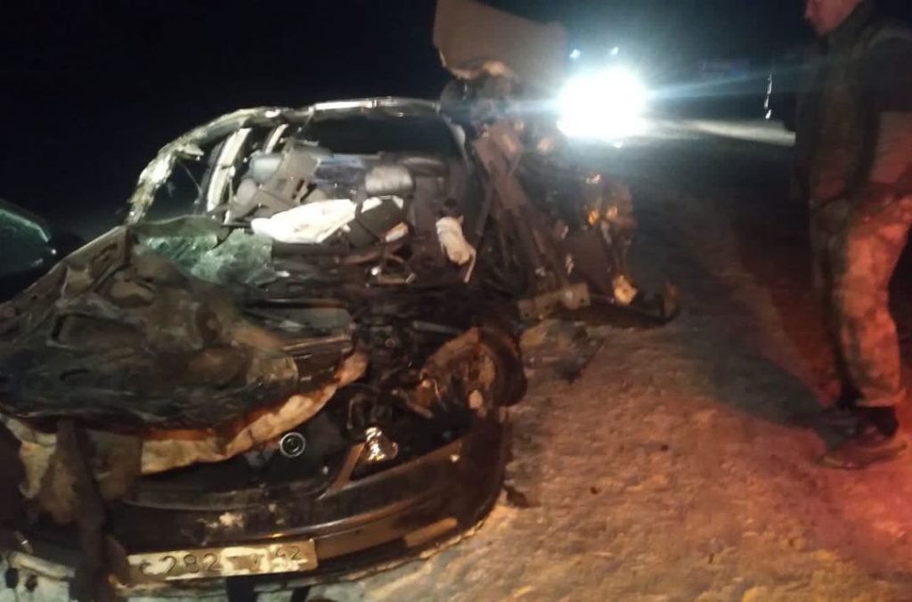 Пассажир «Тойоты» погиб в ДТП с большегрузом на трассе под Новосибирском
