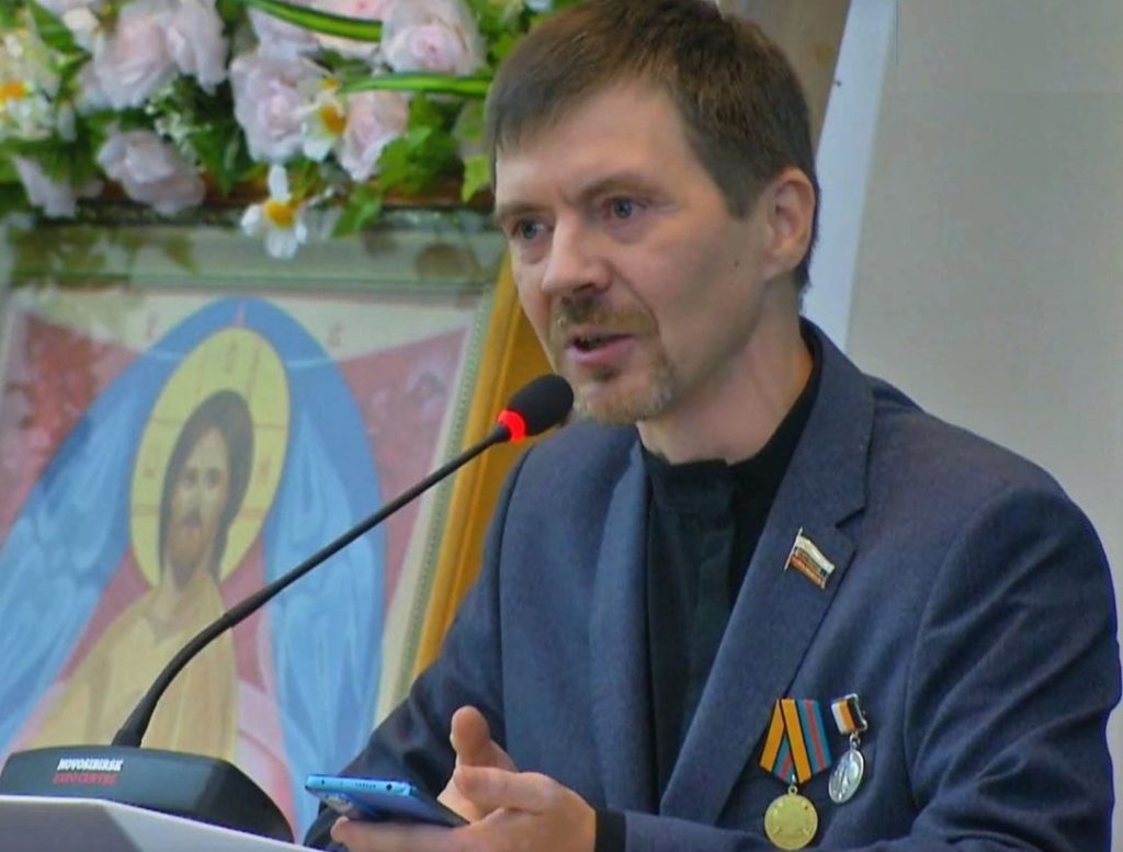 «Как всё это развидеть?»: новосибирский депутат просит исключить звезд тусовки Ивлеевой из Голубого огонька