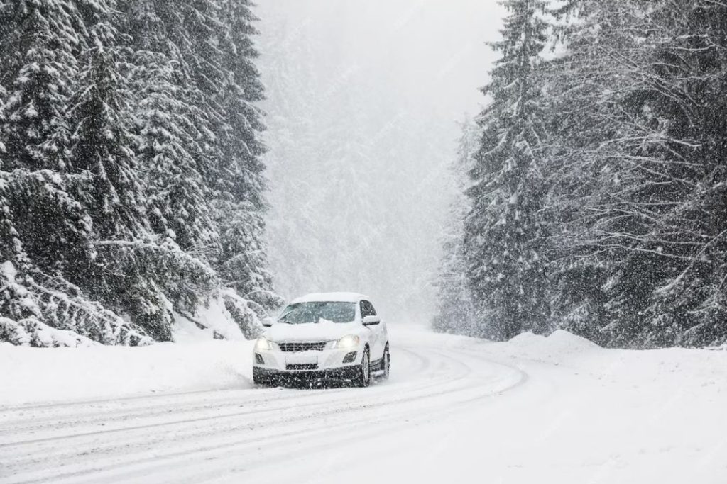 Движение пассажирского транспорта ограничили на трех трассах в Новосибирске