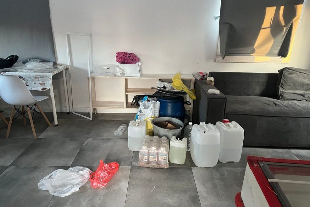 ФСБ закрыла лабораторию в Новосибирске, где варили синтетические наркотики