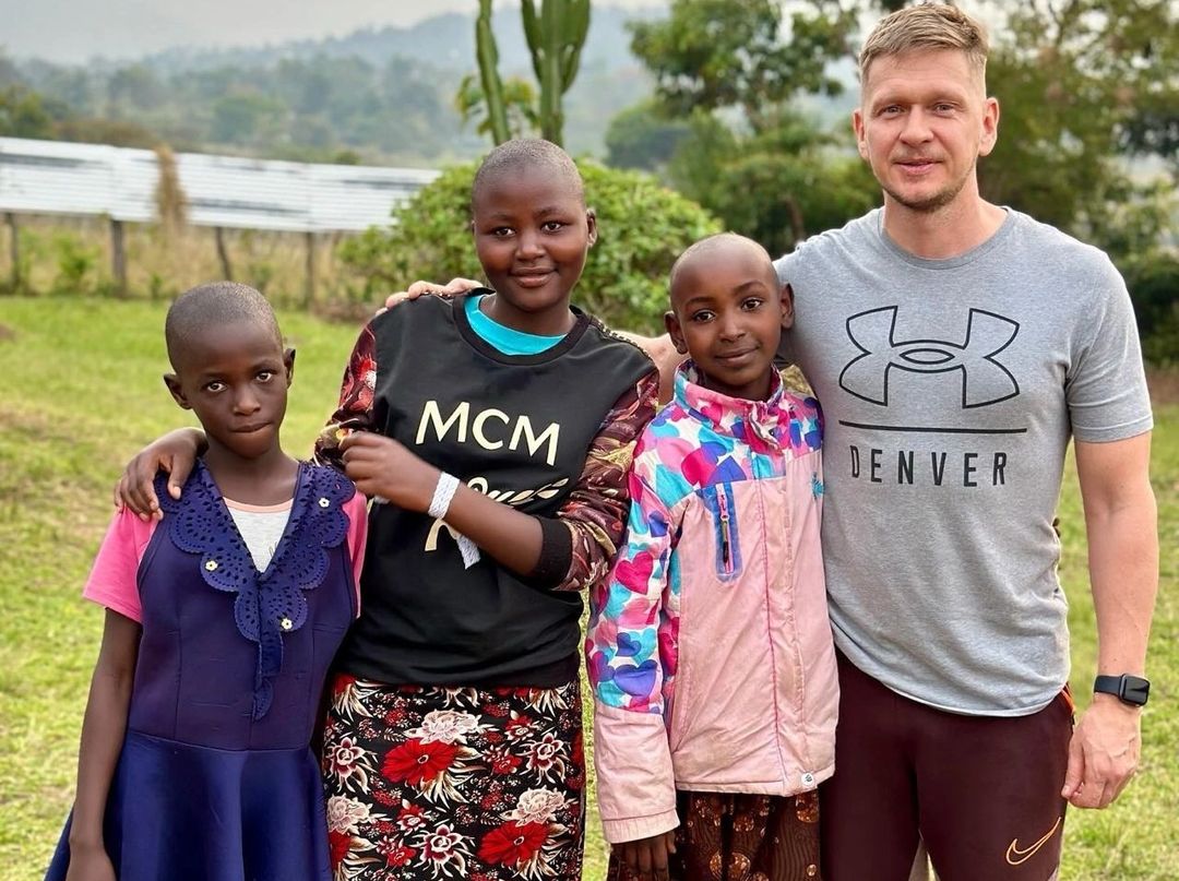 Голодных африканских детей от нищеты спасает волонтер из Новосибирска