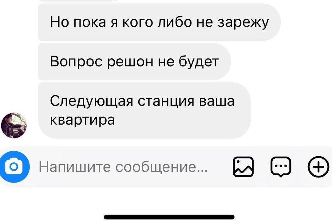 Вот и празднику конец: пнул елку в подъезде и пригрозил барнаульцам расправой гость из Новосибирска