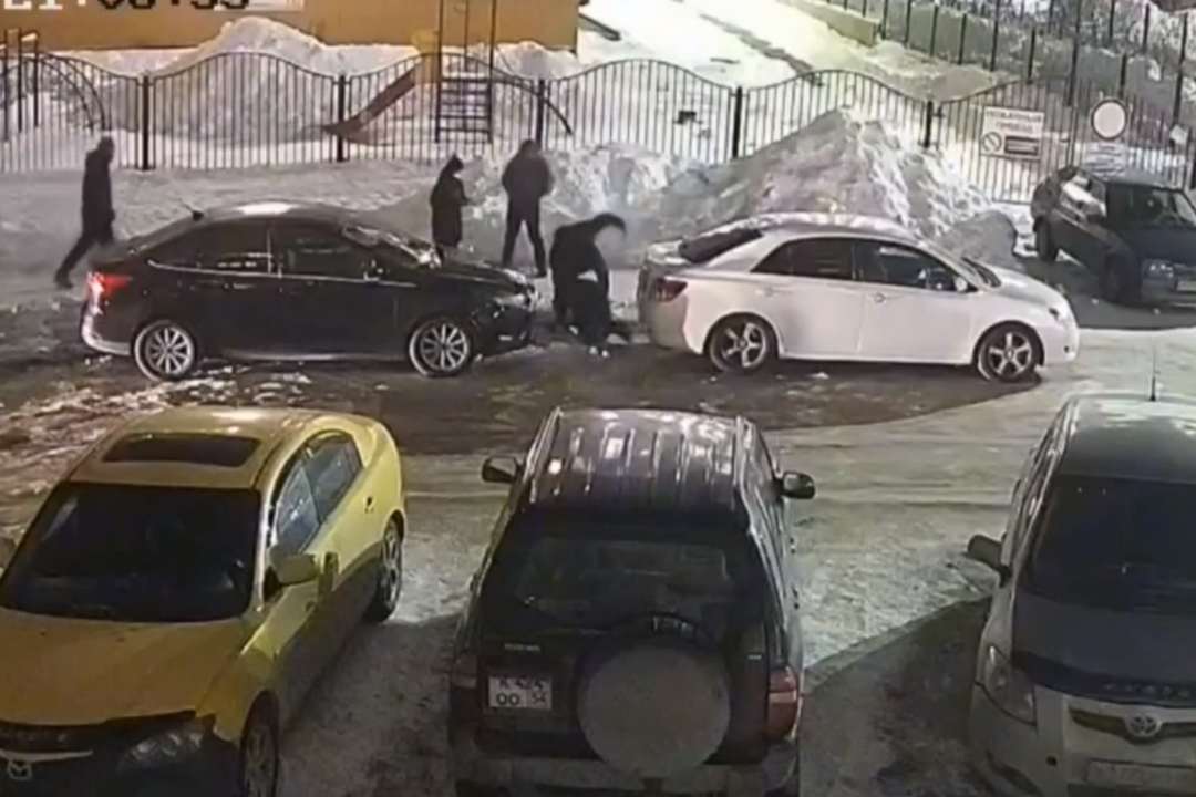 Подростки толпой избили 13-летнего школьника в микрорайоне КСМ в Новосибирске