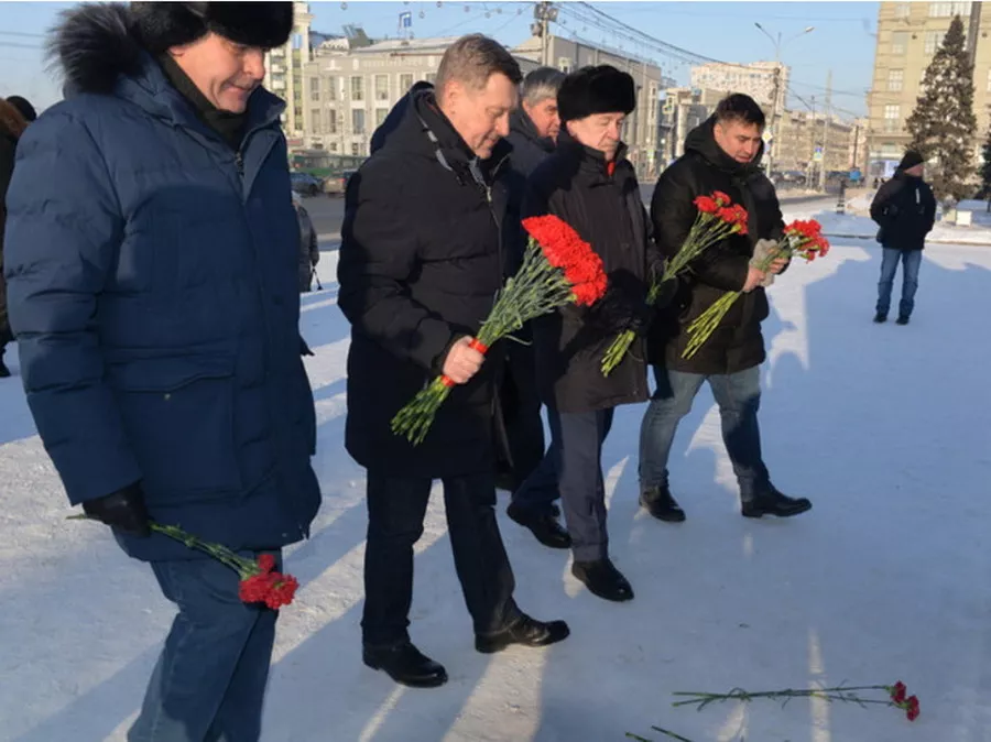 Экс-мэр Новосибирска Анатолий Локоть почтил память Ленина