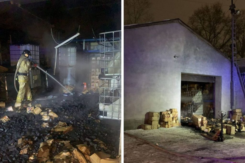 МЧС потушило угли для шашлыка на складе в Новосибирске