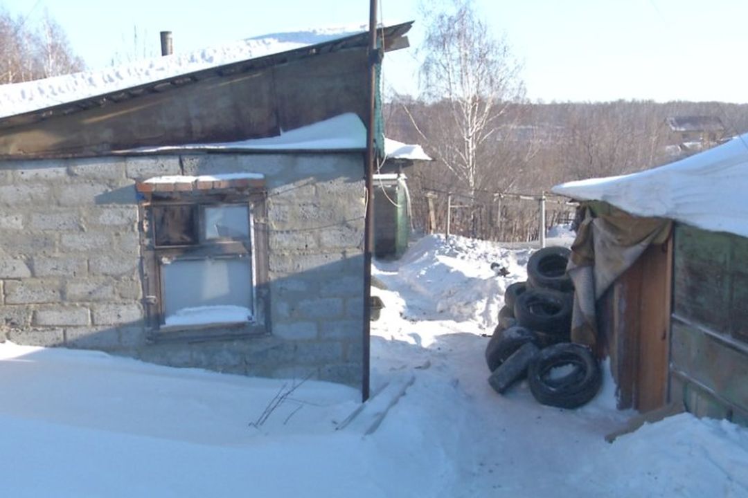 Похороненную во дворе дома годовалую девочку эксгумировали в Новосибирске