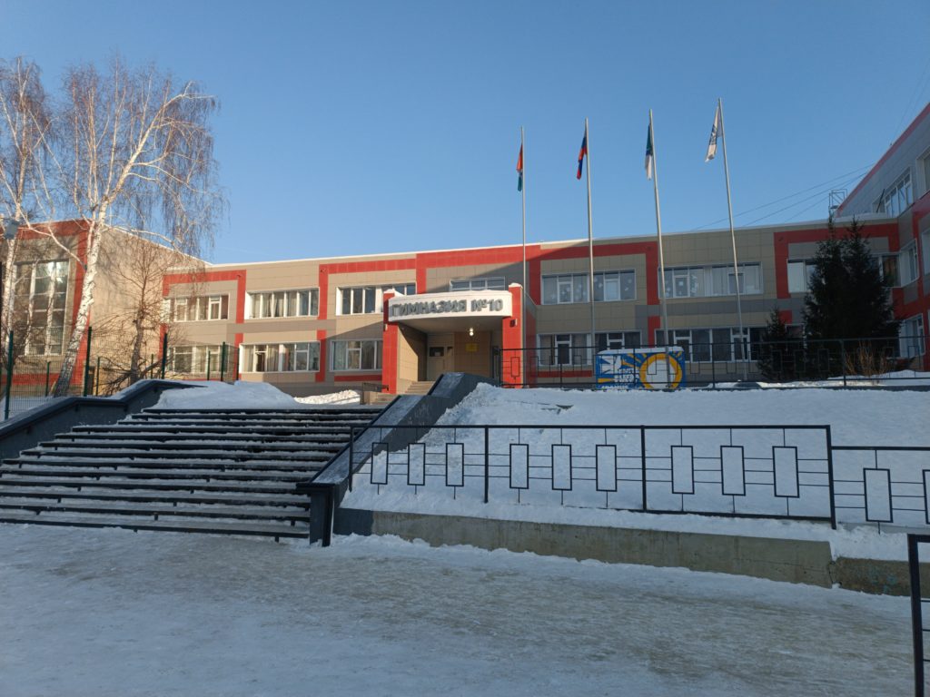 Стало известно, как будет работать гимназия №10 со сгоревшим подвалом в Новосибирске