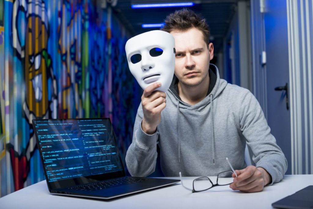 Аферисты используют голоса родных и близких своих жертв, чтобы вымогать у них деньги