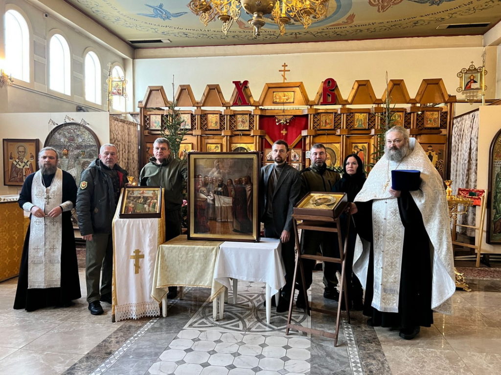 Новосибирские мастера восстановили три иконы из ЛНР