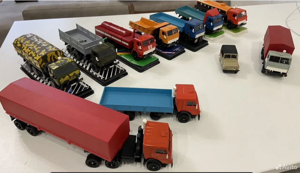 Коллекцию мини-грузовиков за 1,5 млн рублей продают в Новосибирске