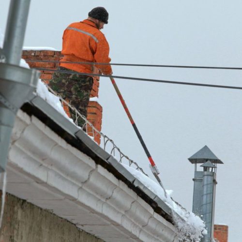 В феврале начнется уборка кровель с многоквартирных домов в Новосибирске