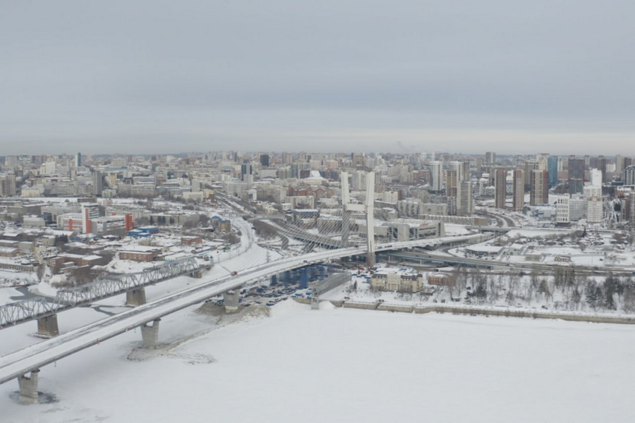 Завершен демонтаж башенных кранов у пилона нового моста в Новосибирске