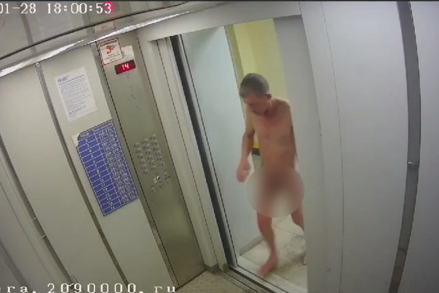 «Явно неадекват»: абсолютно голый мужчина покатался в лифте в Новосибирске