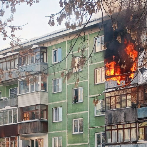 Трехдневный труп нашли при пожаре на улице Кошурникова в Новосибирске
