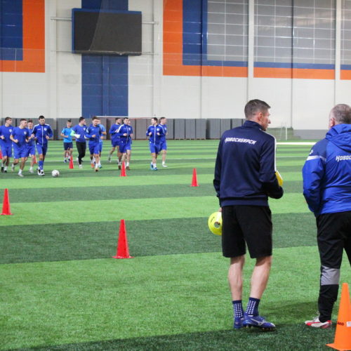 Футбольное покрытие обновили в центре спортивной подготовки в Новосибирске