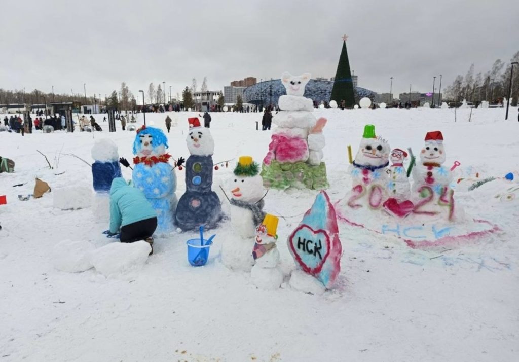Самым массовым мероприятием на каникулах стал фестиваль «Новосибирск — родина снежных баб»