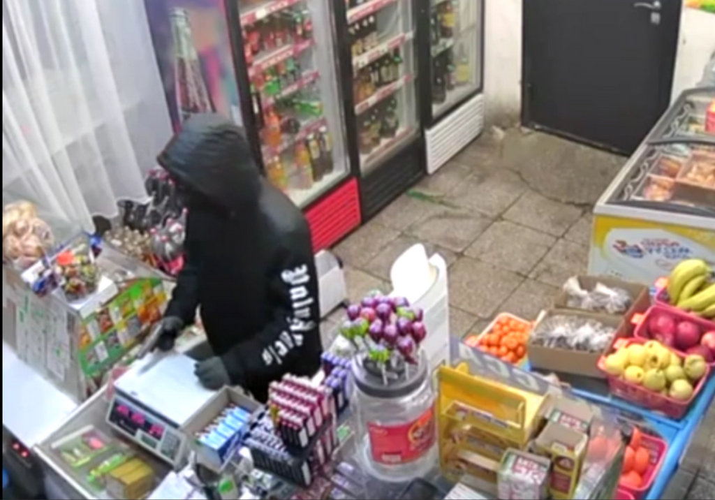 Подозреваемого в ограблении магазина задержали под Новосибирском